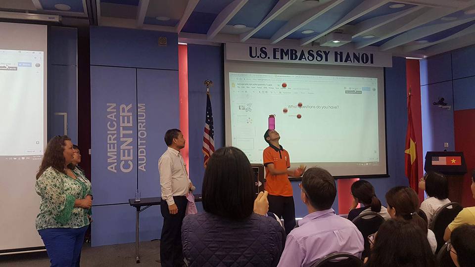 Cậu bé tự kỷ - Kỷ lục gia Nguyễn Khôi Nguyên tham gia chương trình hội thảo với chuyên gia Michelle M. Peters tại Đại sứ quán Hoa Kỳ