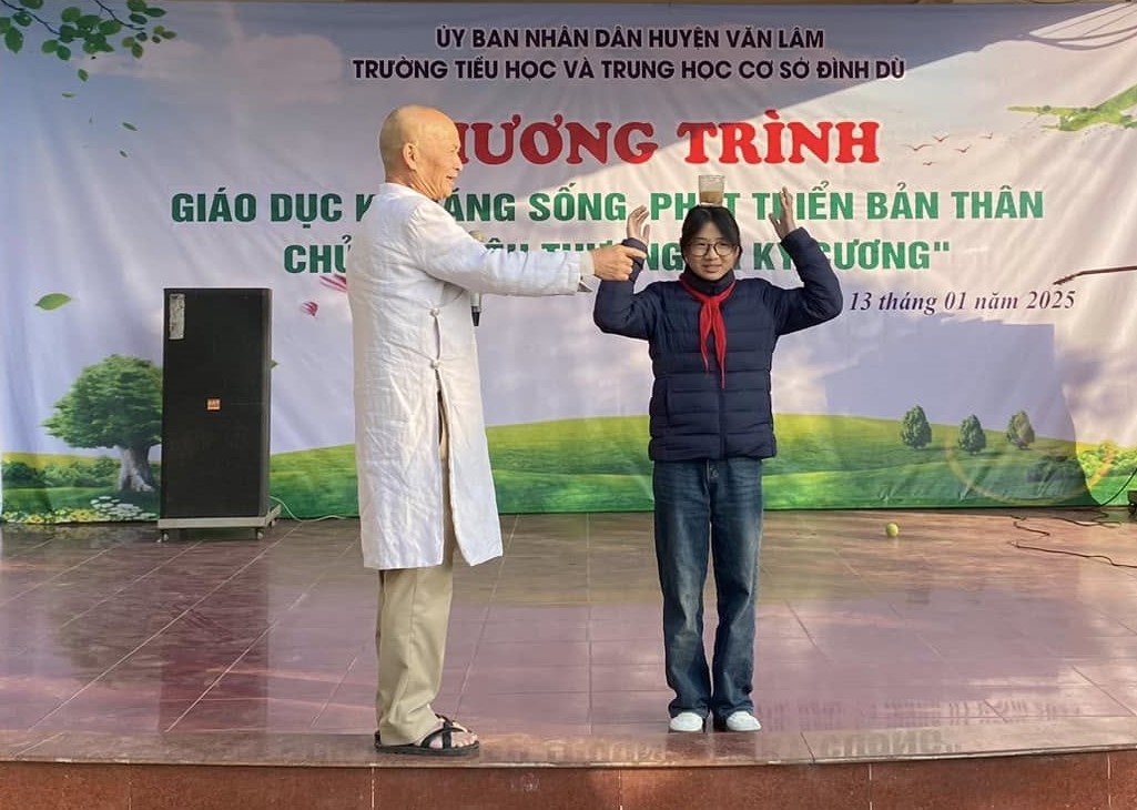 Trường Tiểu học và Trung học cơ sở Đình Dù, Hưng Yên - KNS: 