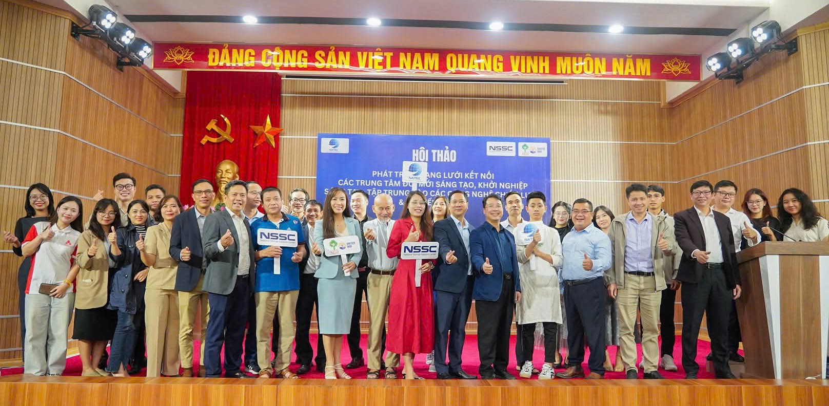 Quantum Leadership in Startups: A New Paradigm for Navigating Complexity and Igniting Human Potential