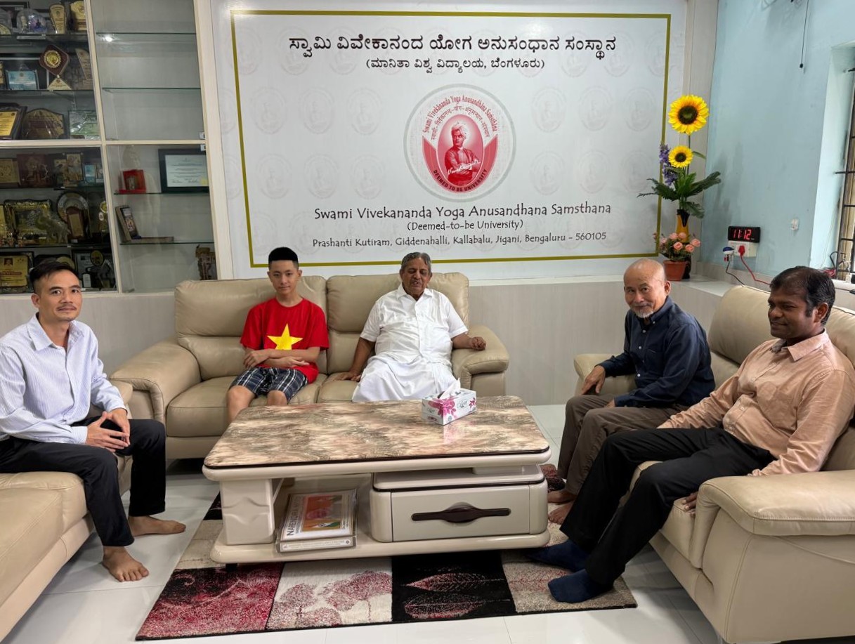 Giao hòa Yoga & Năng lượng Việt tại Đại học S-VYASA, Bangalore