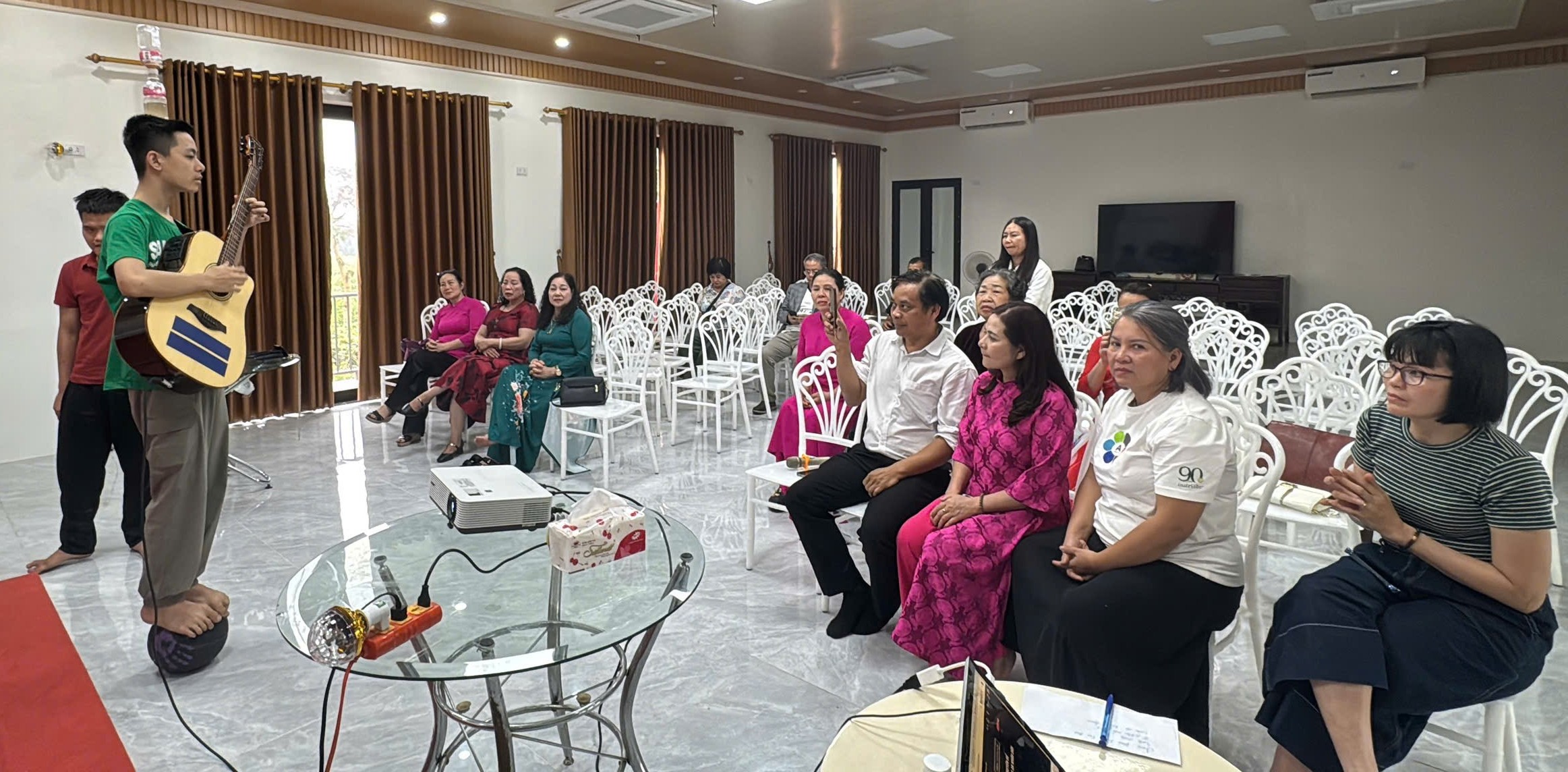 Bộ Phim Về Đa Kỷ Lục Gia Thế Giới Guinness Khắc Hưng Tại Chupa Retreat, Ba V&igrave;, HN