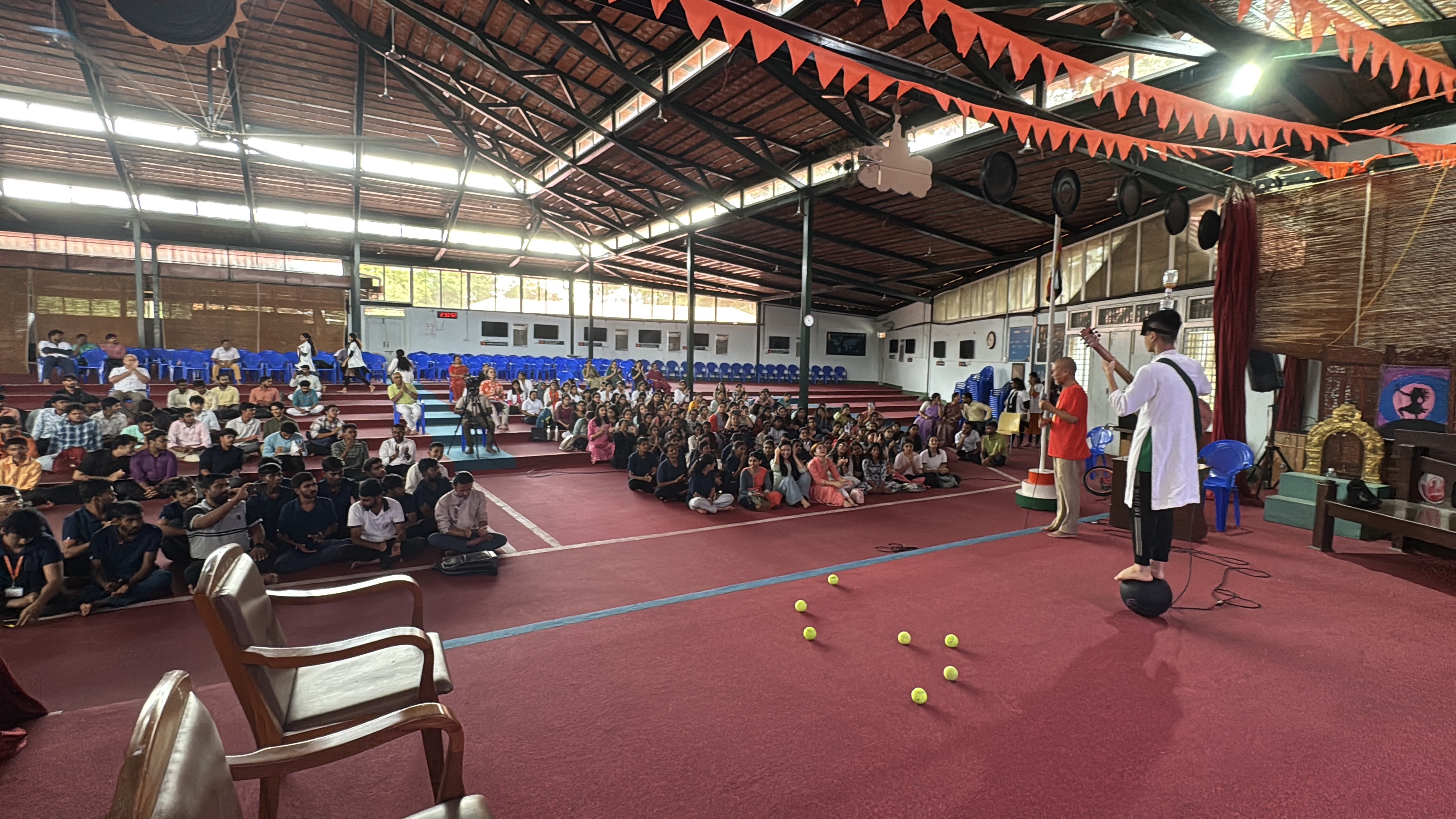 Ng&agrave;y Thế giới Nhận thức về Tự kỷ: Giải tho&aacute;t khỏi g&aacute;nh nặng - H&agrave;nh tr&igrave;nh chuyển h&oacute;a cho những hệ thần kinh đặc th&ugrave;