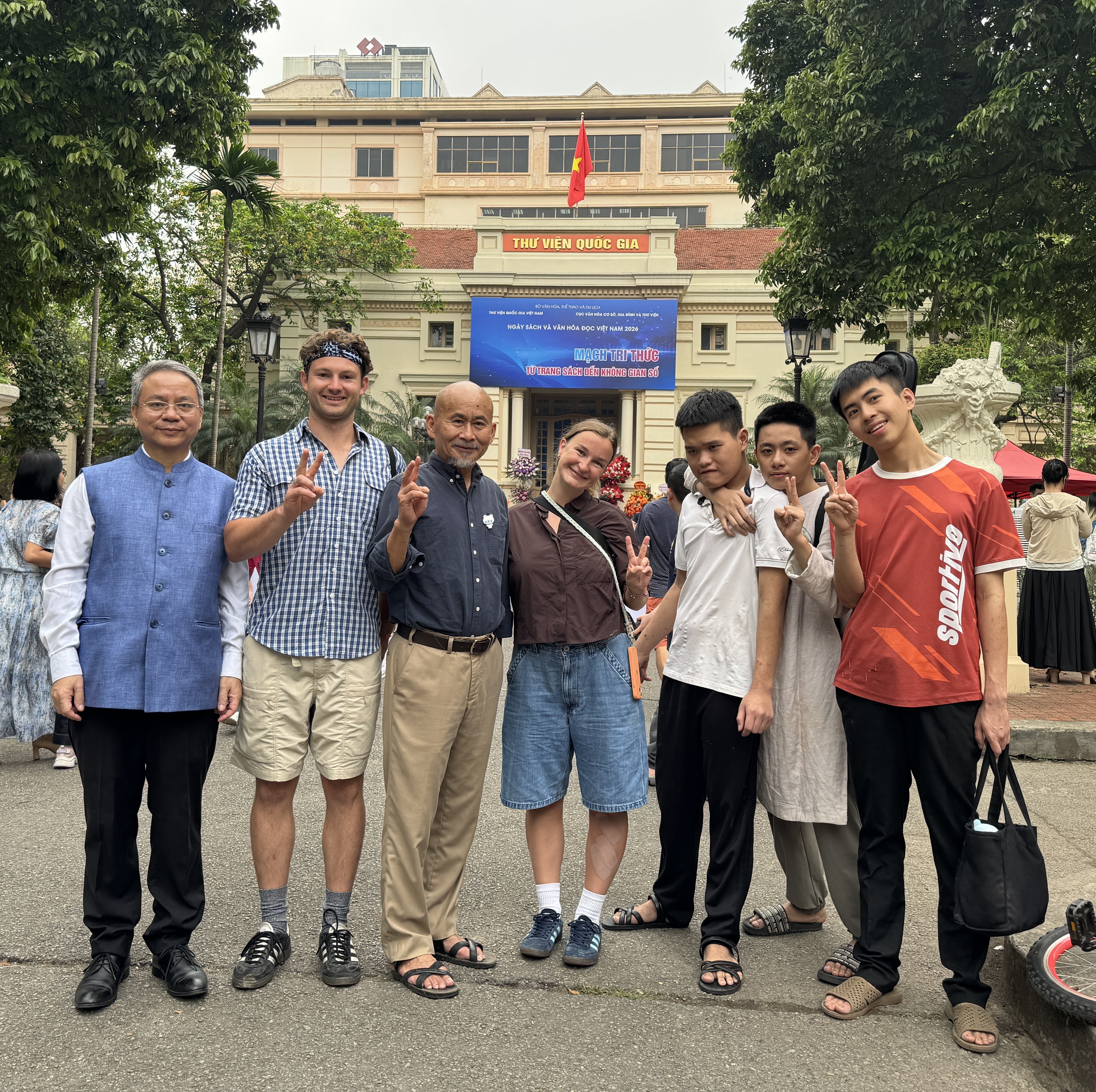 KHẮC HƯNG TẠI THƯ VIỆN QUỐC GIA: KHI &Yacute; CH&Iacute; L&Agrave; 