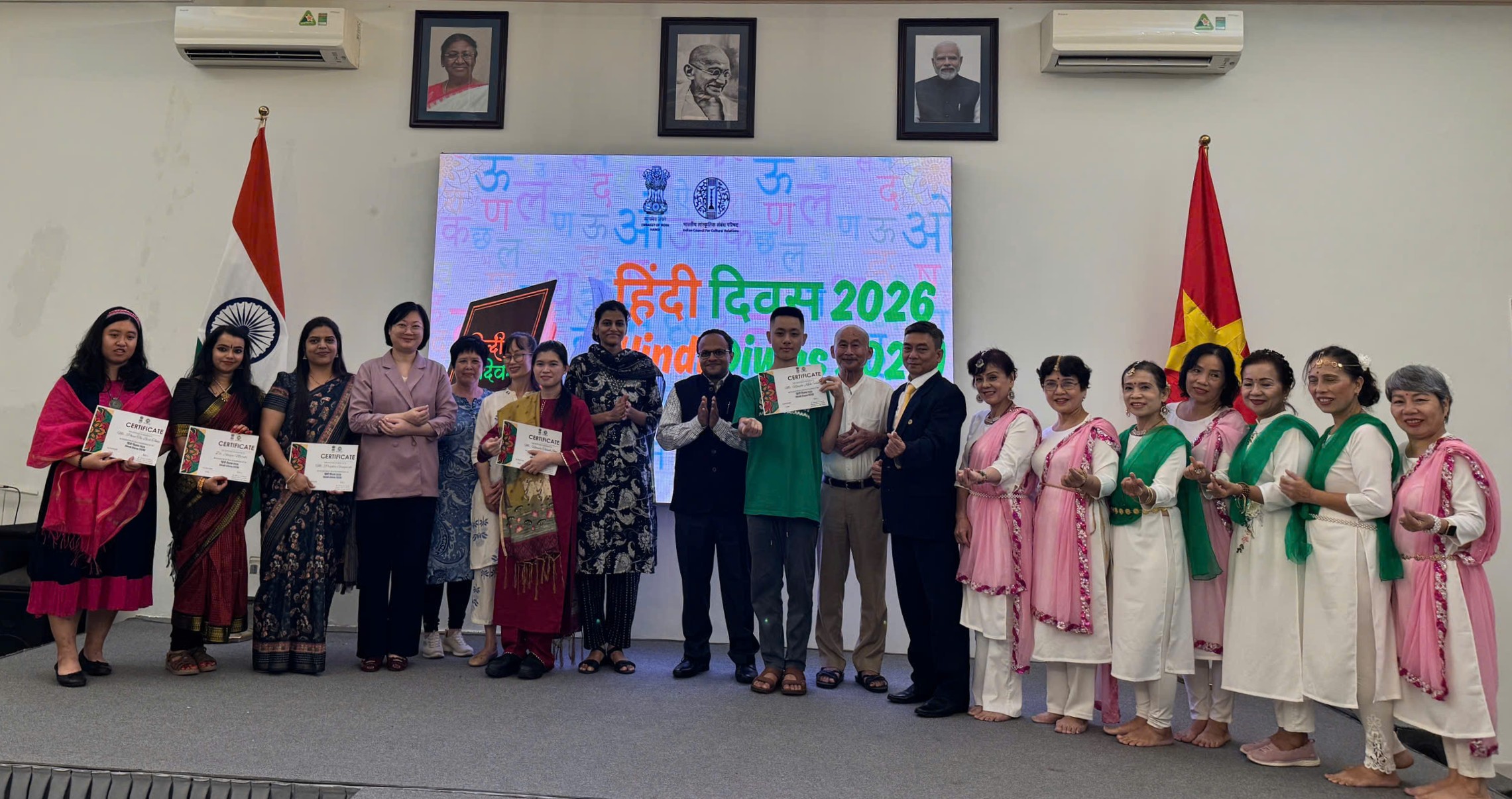 🇻🇳🤝🇮🇳 T&Acirc;M VIỆT GIAO LƯU, BIỂU DIỄN TẠI NG&Agrave;Y TIẾNG HINDI