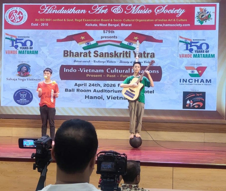 Kỷ Lục Gia Thế Giới Guinness Khắc Hưng Tỏa S&aacute;ng Tại Đấu Trường Quốc Tế