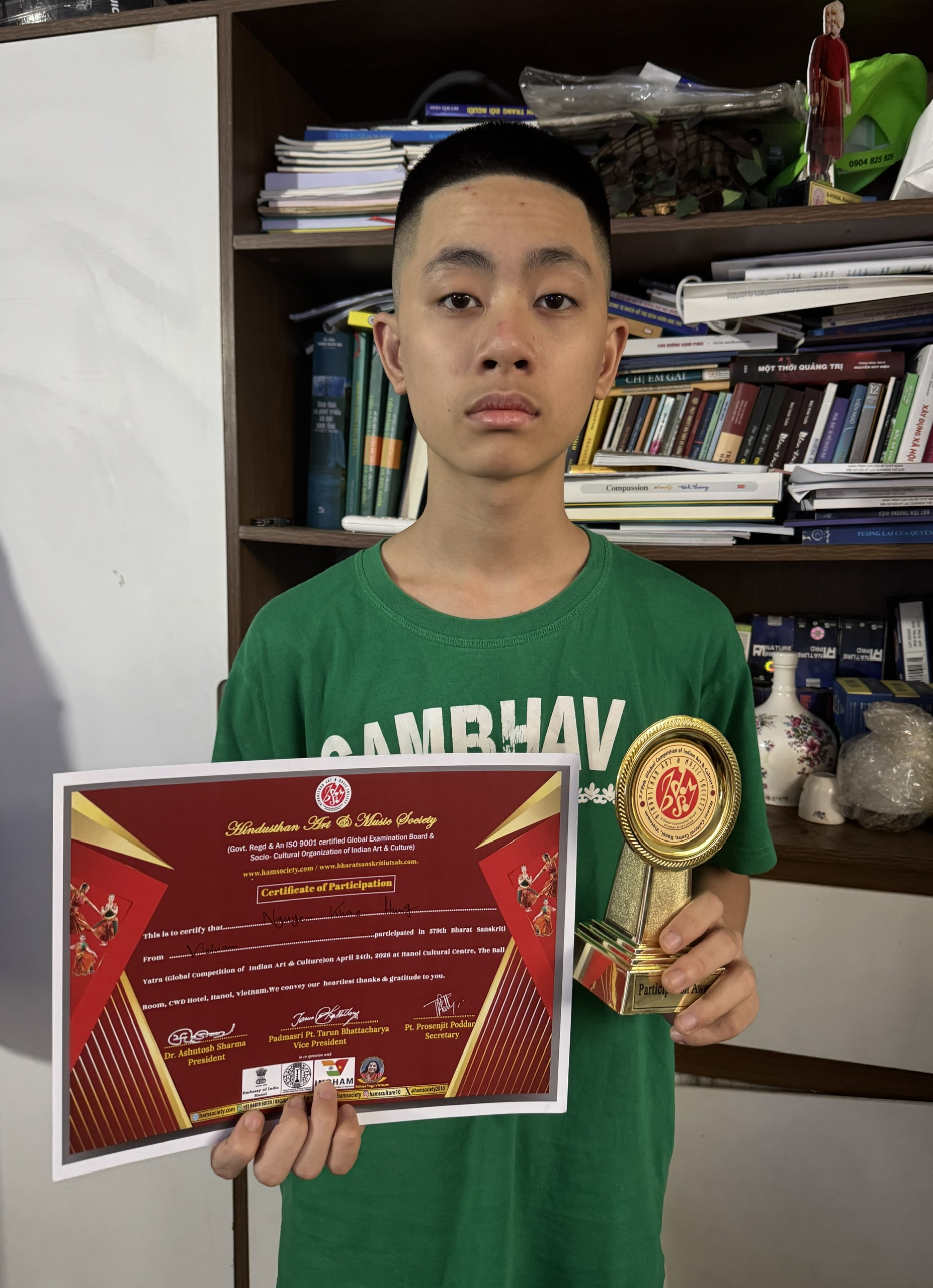 Kỷ Lục Gia Thế Giới Guinness Khắc Hưng Tỏa S&aacute;ng Tại Đấu Trường Quốc Tế