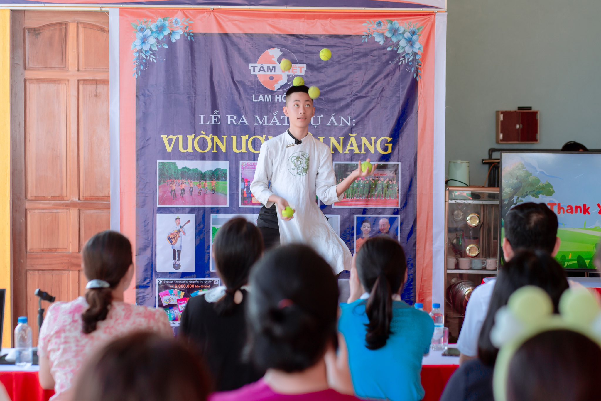 Thành lập Tâm Việt Lam Hồng