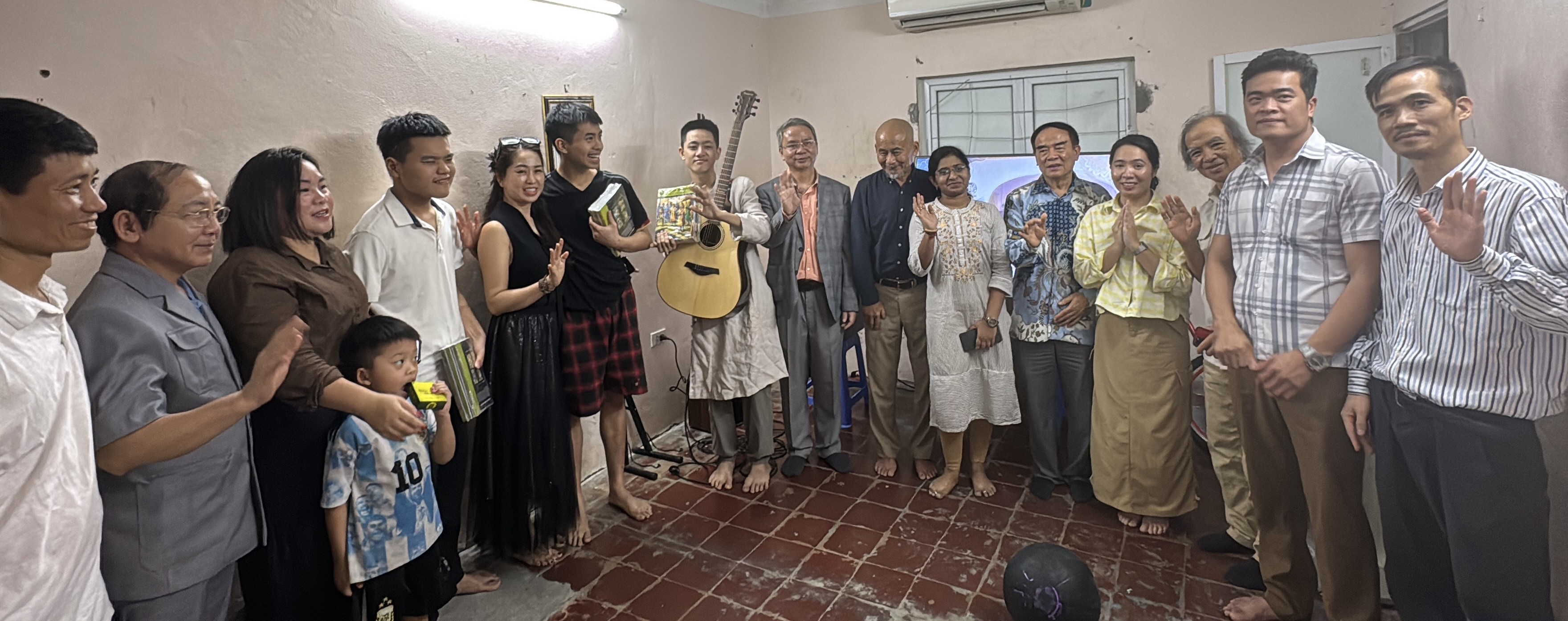 Buổi chiếu phim đặc biệt của ĐSQ Ấn Độ, nh&acirc;n th&aacute;ng thế giới nhận thức về tự kỷ tại T&acirc;m Việt