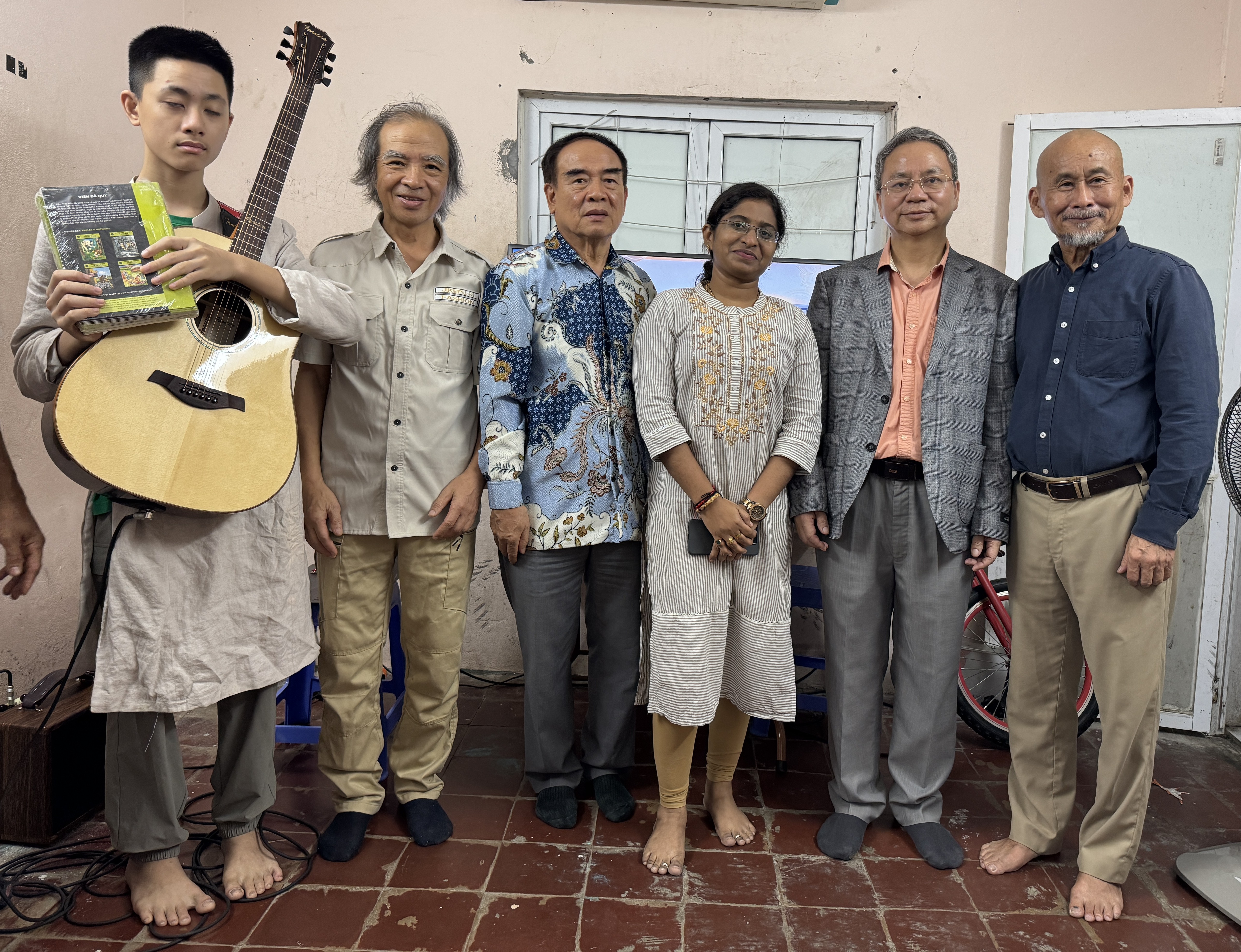 Buổi chiếu phim đặc biệt của ĐSQ Ấn Độ, nh&acirc;n th&aacute;ng thế giới nhận thức về tự kỷ tại T&acirc;m Việt